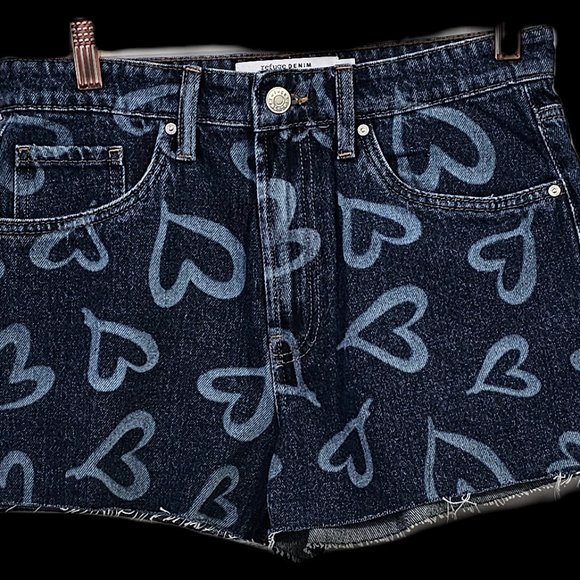 EUC Refuge Denim Chelsea Shorts with hearts - Picture 1 of 3